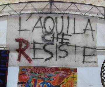 L'Aquila still resisting. Photo by Abruzzo Indymedia under a Creative Commons BY-SA 2.5 License